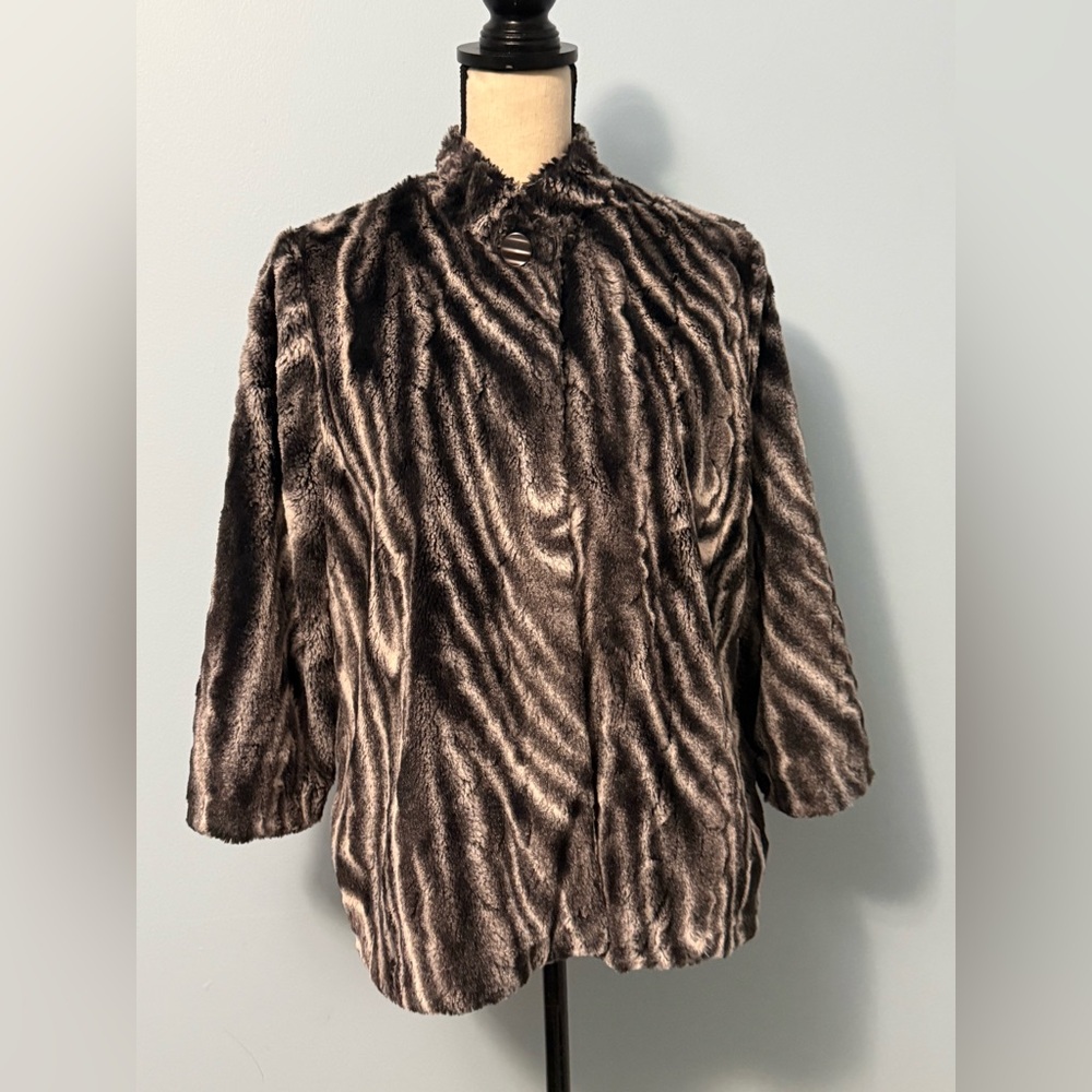 Alfred Dunner Chic Faux Fur Zebra Print Jacket in size 10 EUC 3/4 sleeves